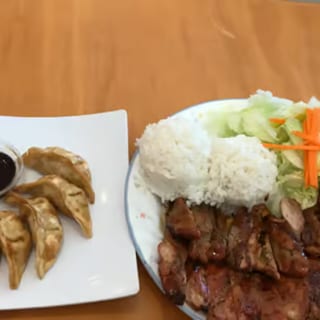Teriyaki Chicken & 6 Piece Gyoza